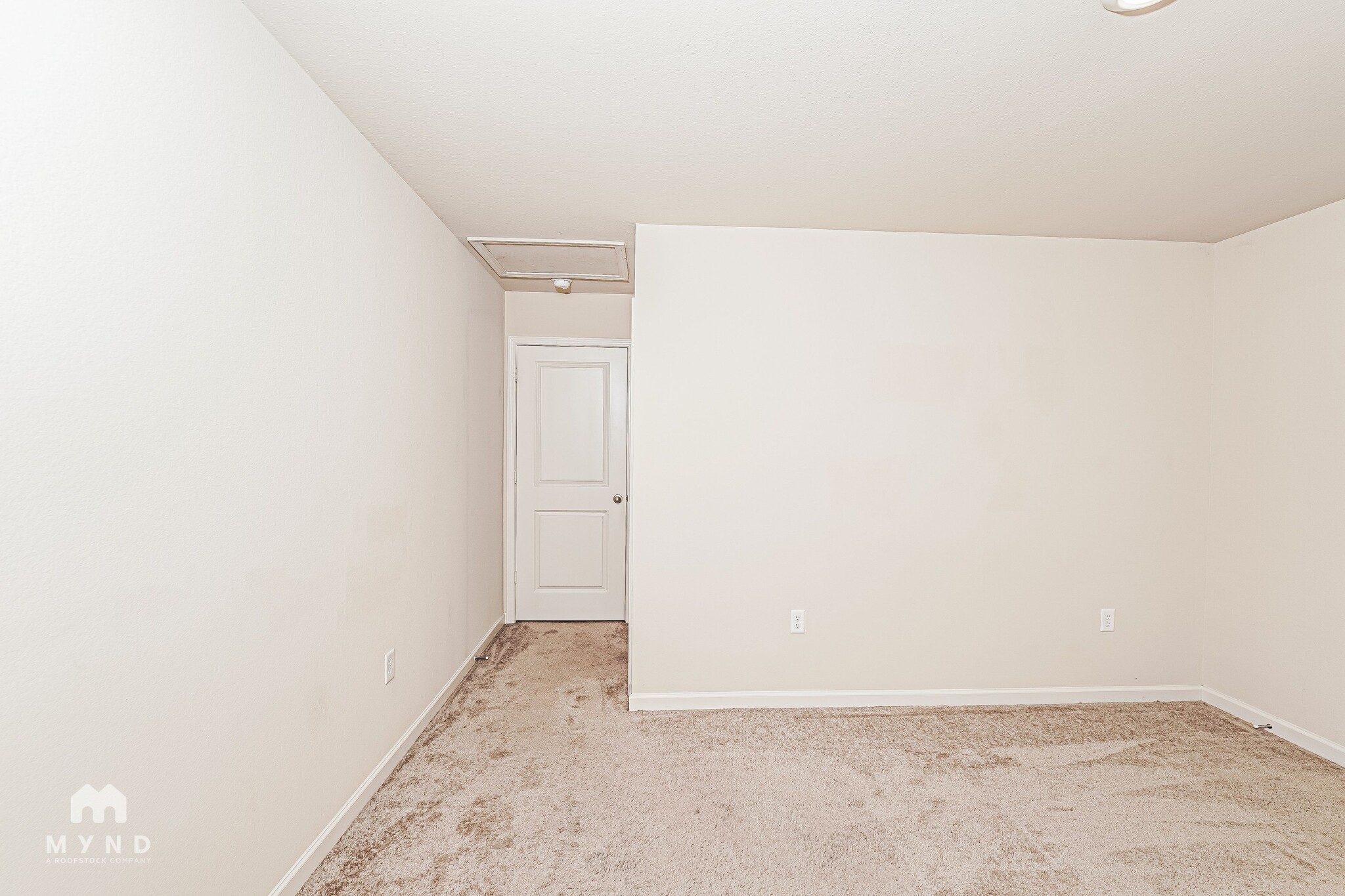 Building Photo - 6061 Rainbow Row