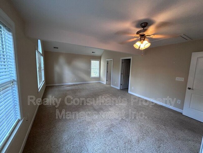 Building Photo - 4540 Pebble Lake Dr