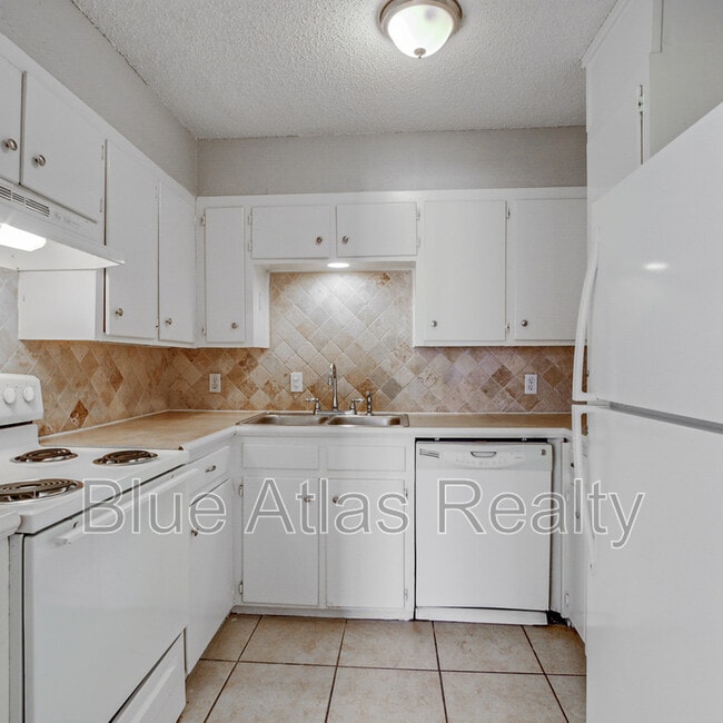 Building Photo - 5352 Wonder Dr