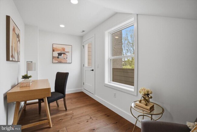 Building Photo - 425 Grove Pl