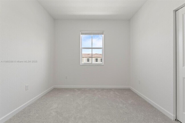 Building Photo - 2656 SE 28th St