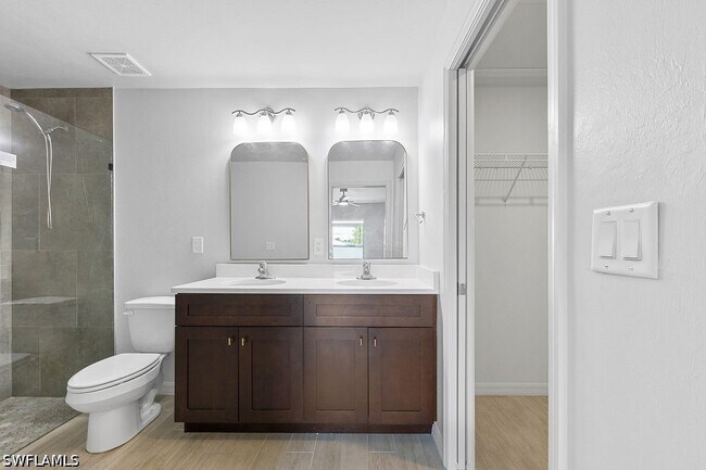 Building Photo - 3429 SW 8th Pl