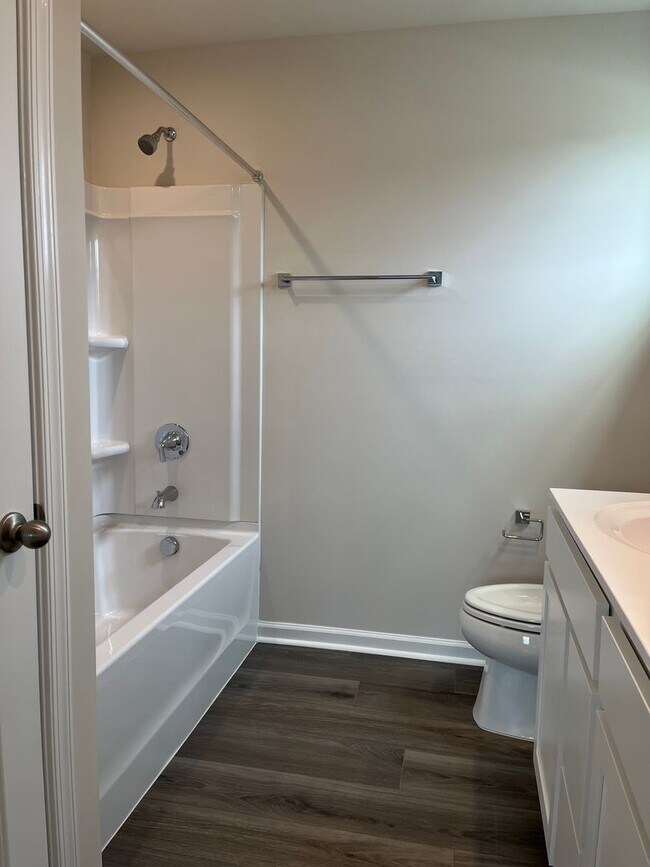 Building Photo - Brand New Townhome