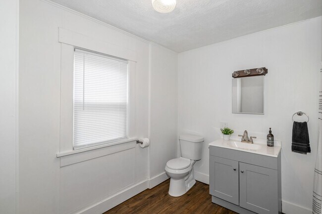 Building Photo - 1017 Mosley Ct SW