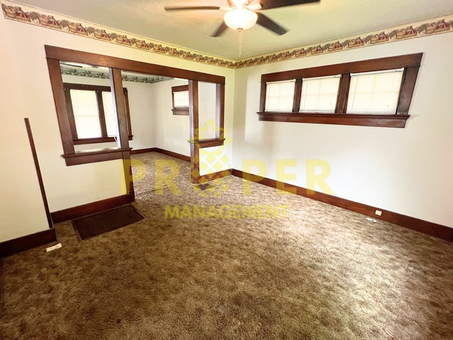 Building Photo - 2 bedrooms 1 bathroom house