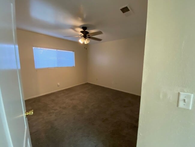 Building Photo - Cozy Home for rent in Visalia