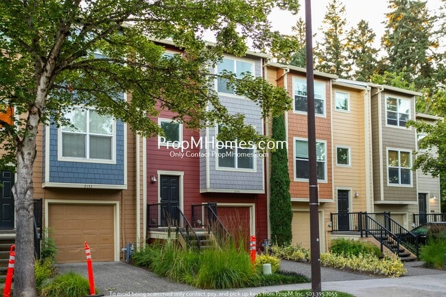 Building Photo - Spacious Townhome in Tanasbourne!