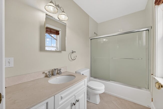 Building Photo - 6 Adams St