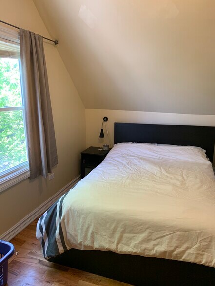Bedroom 1 - 1662 N Mozart St