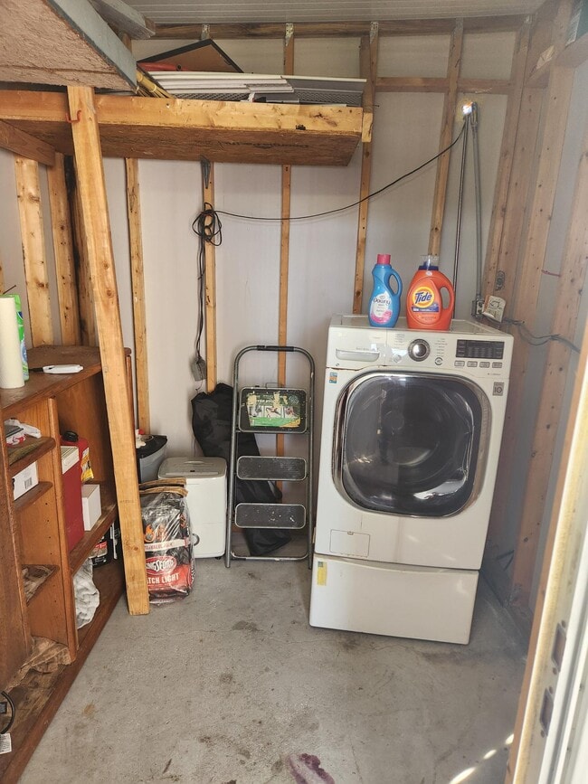 Building Photo - 2121 New Tampa Hwy