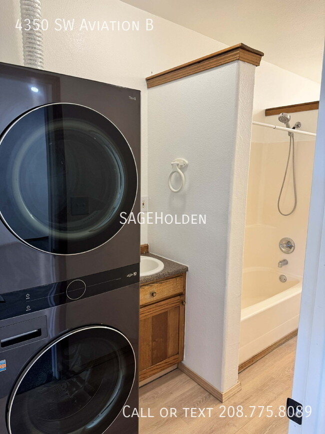 Building Photo - 4350 SW Aviation Dr