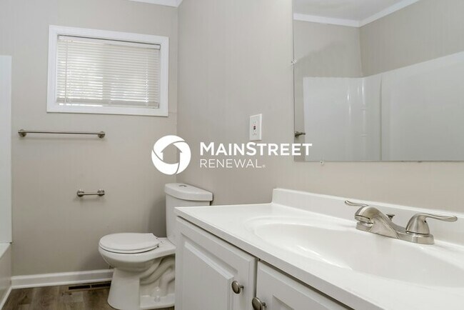 Building Photo - 3 Bedroom Pet-Friendly Home in Grandview, MO with Main Street Renewal