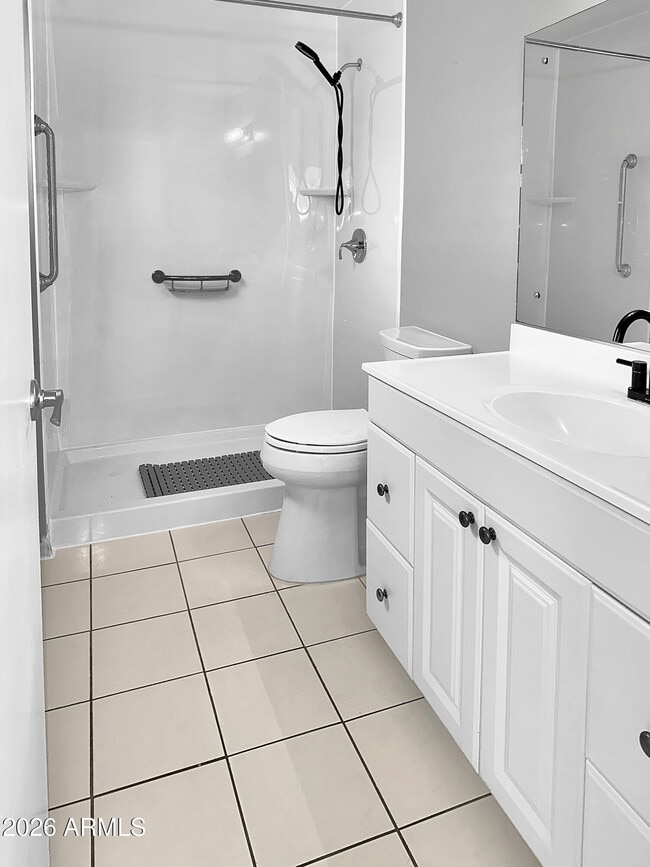 Building Photo - 6841 E 2nd St