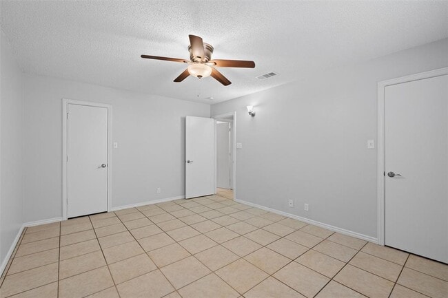 Building Photo - 983 Roaring Springs Rd
