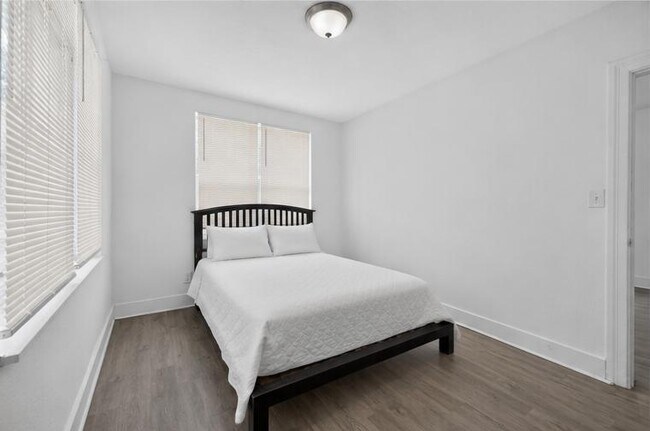 Building Photo - 3212 Barnett St