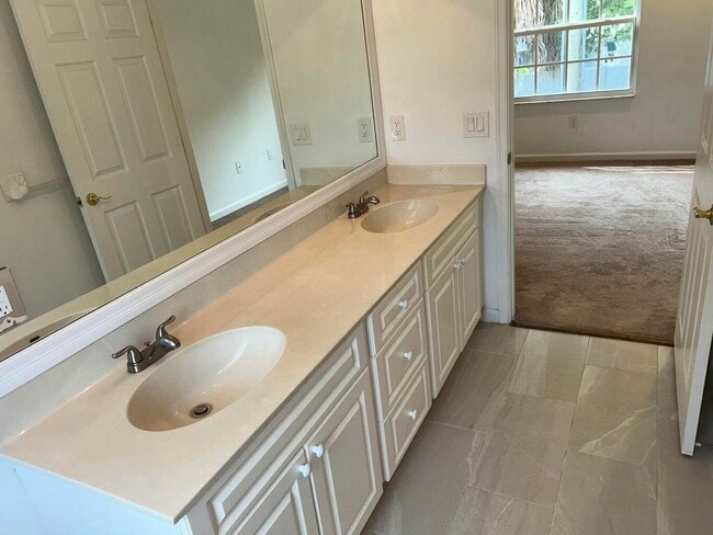 Building Photo - 278 Laurel Oaks Way