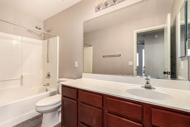 Building Photo - 3-bedroom plus bonus room with 3-car garag...
