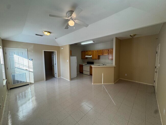 Building Photo - 4502 Llano Rd