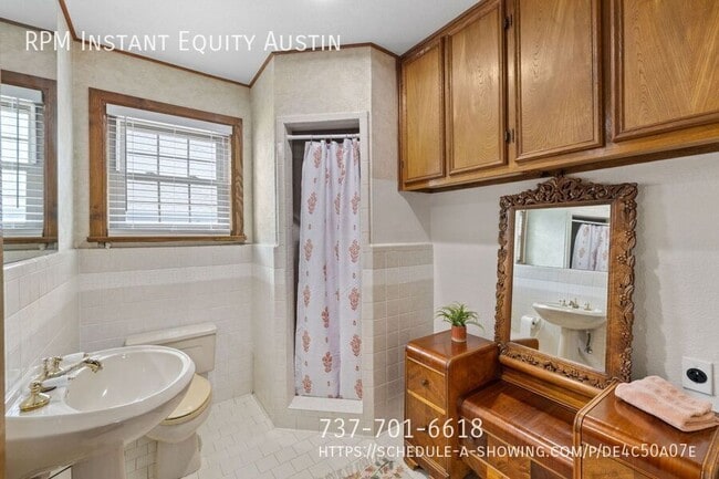 Building Photo - 1013 E 38th 1/2 St