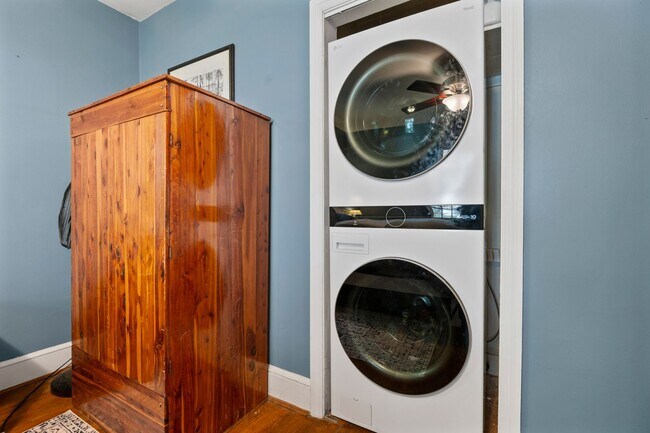 Building Photo - Charming Bungalow in Sunset Hills Neighborhood