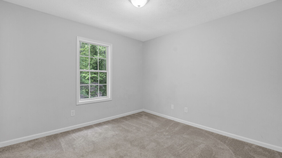 Building Photo - 4433 Coopers Creek Dr SE
