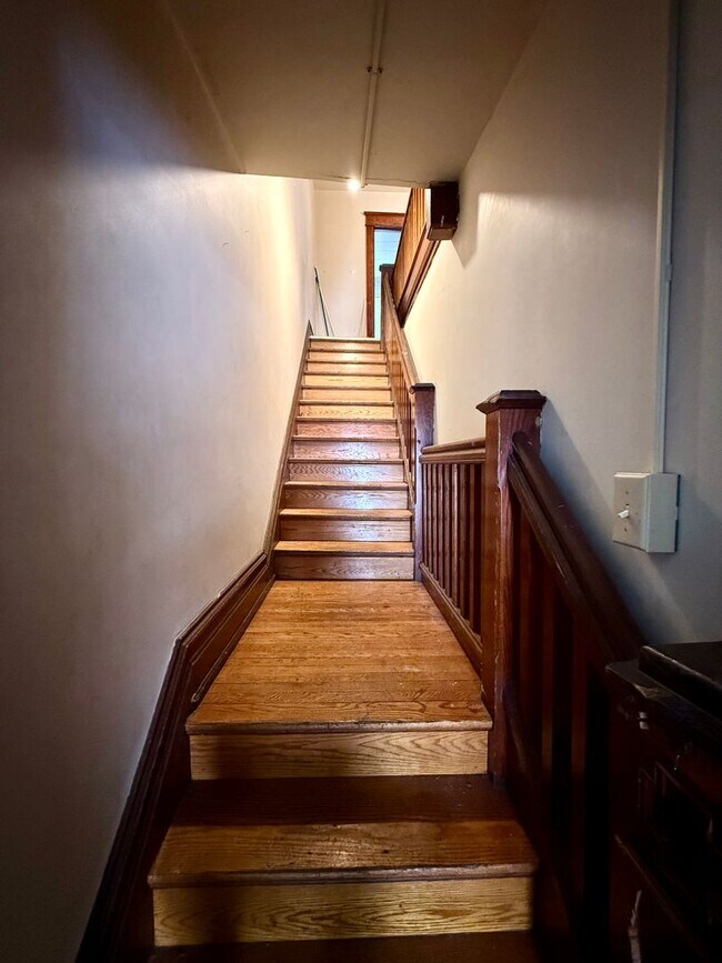 Building Photo - 1107 Maple St