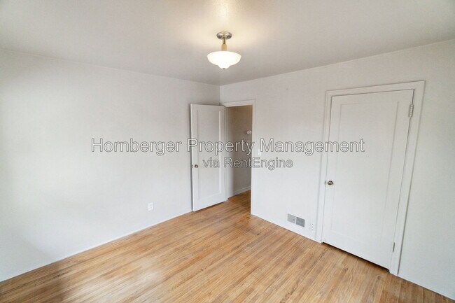 Building Photo - 11 E Rich Ave