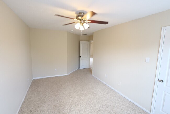 Building Photo - 3827 Pine Forest Green Blvd