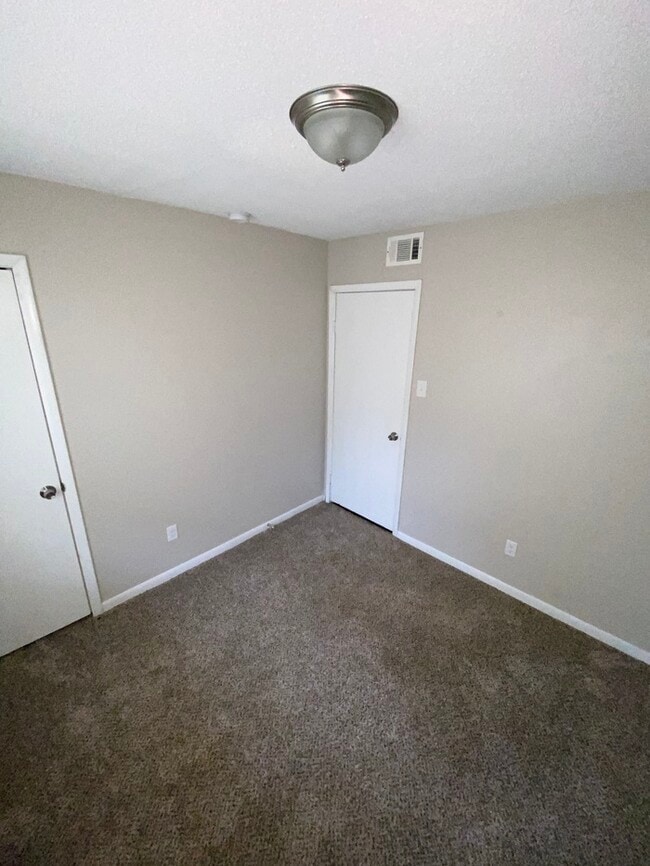 Building Photo - 513 Sorrells Dr