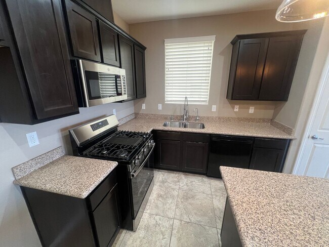 Building Photo - Located in the Southwest 3 Bed | 2.5 Bath | Loft | 2-Car Garage spacious backyard