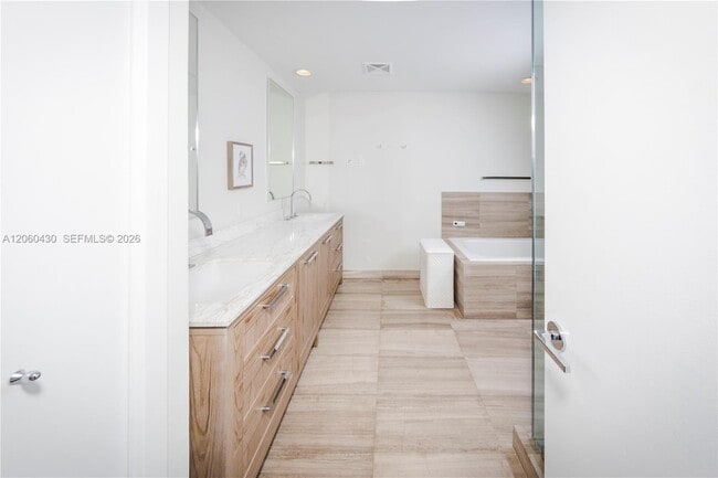 Building Photo - 350 Ocean Dr
