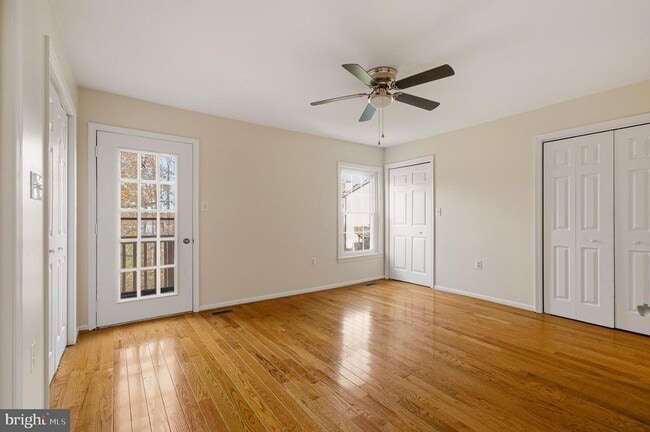 Building Photo - 7393 Swan Point Way