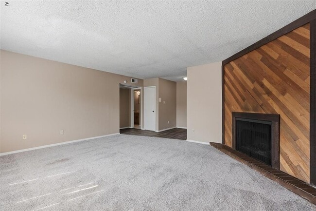 Building Photo - 401 SE 12th St