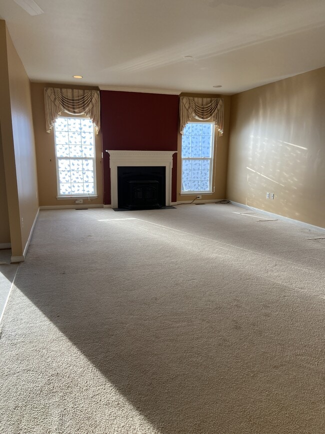 Building Photo - 305 N Old Dominion Ln