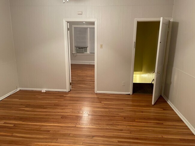 Building Photo - Bamberger 4 Family