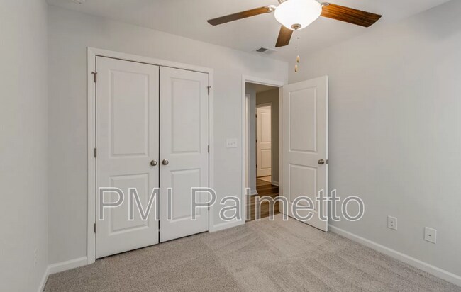 Building Photo - 700 Pink Rose Ln