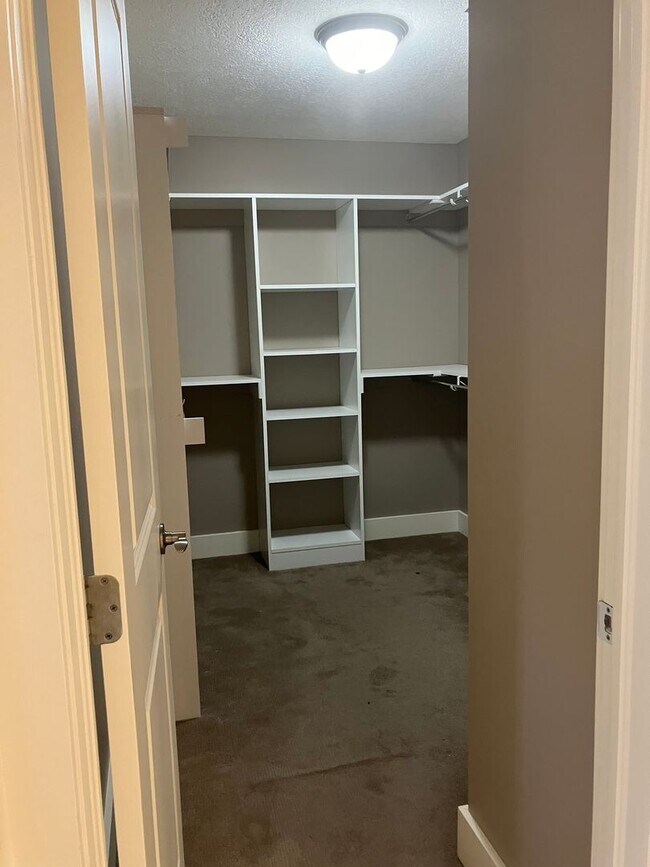 Building Photo - Maintenance free 3 bedroom 2.5 bath home in Stow