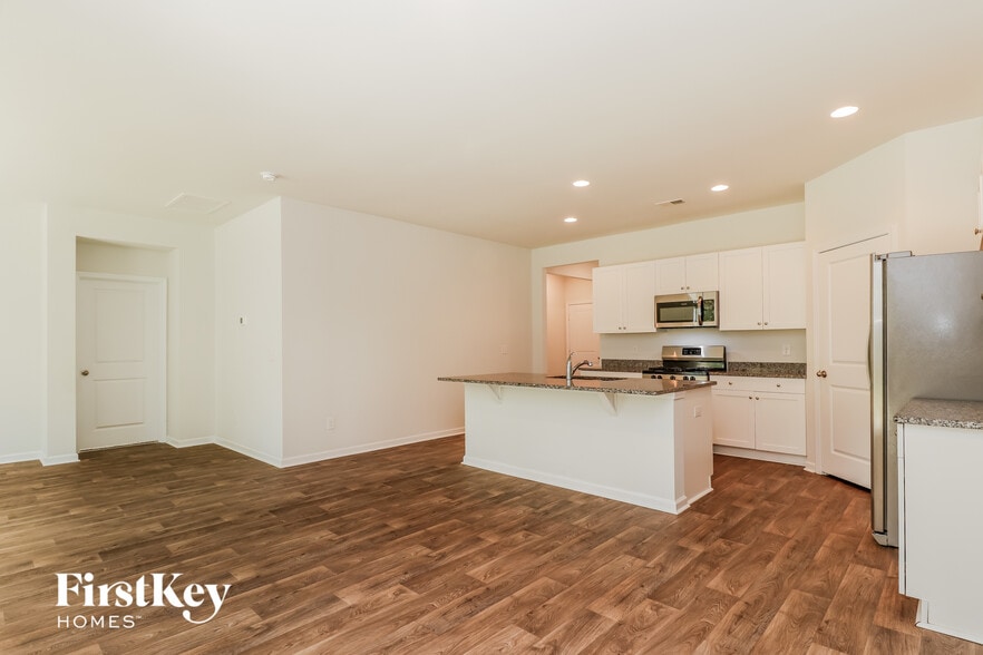 Building Photo - 544 Wayton Cir