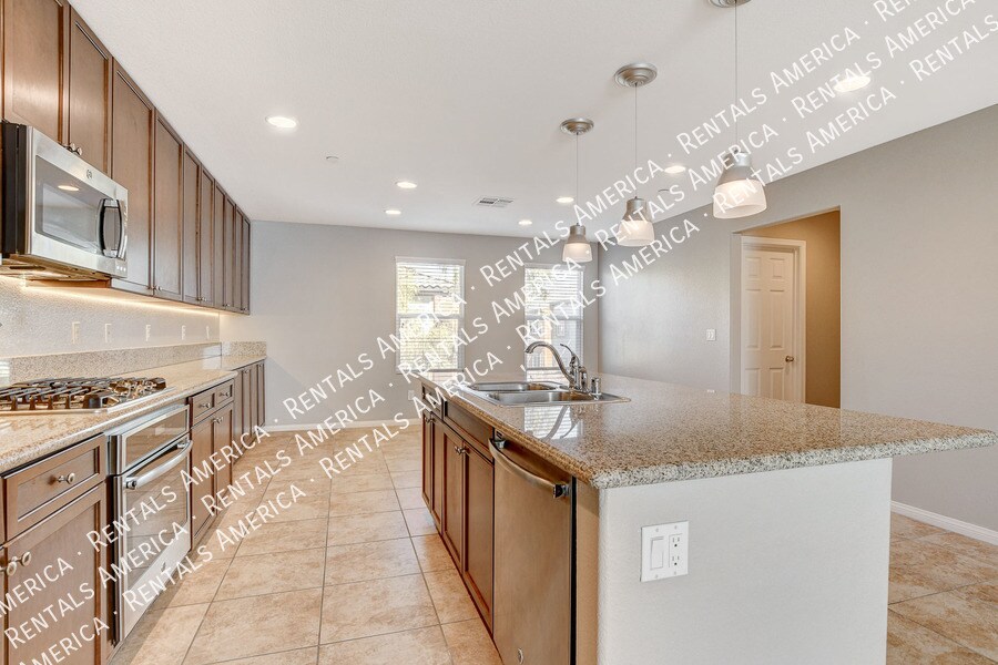 Building Photo - 4650 Ranch House Rd