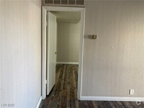 Building Photo - 575 S Royal Crest Cir