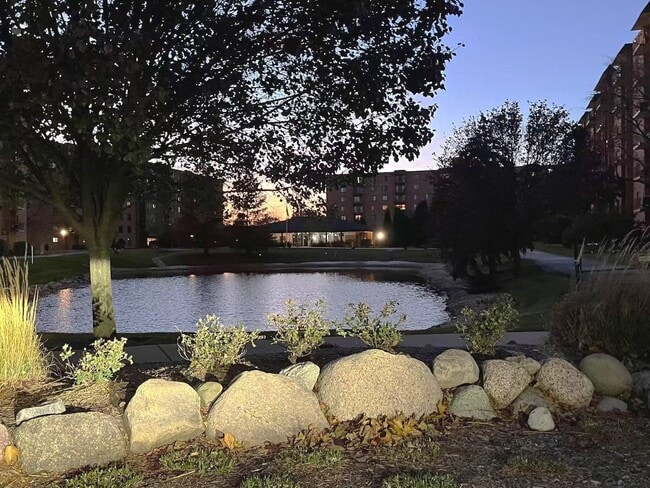 Building Photo - 1727 W Crystal Ln