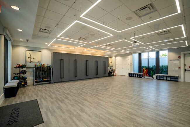 Building Photo - 17081 Five Waters Ave