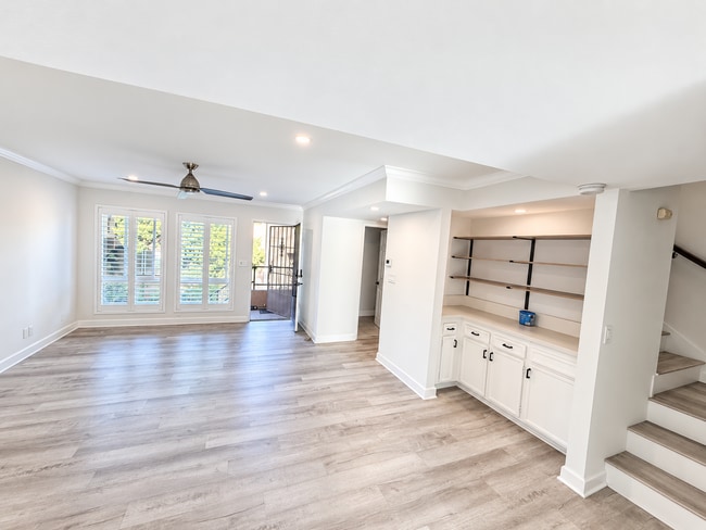 Building Photo - 2254 N Gaviota Ave