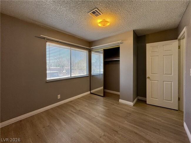 Building Photo - 6224 Meadow Haven Ln