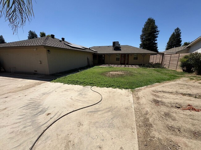 Building Photo - 2322 E Vassar Dr