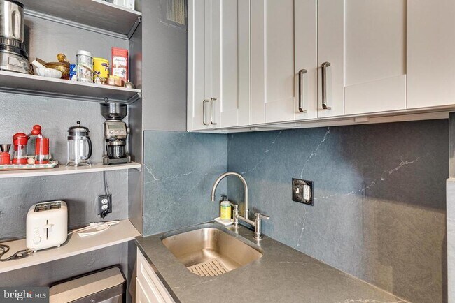 Building Photo - 1545 18th St NW