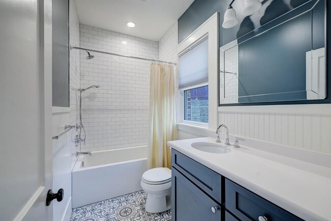 Building Photo - 2610 White Oak Dr