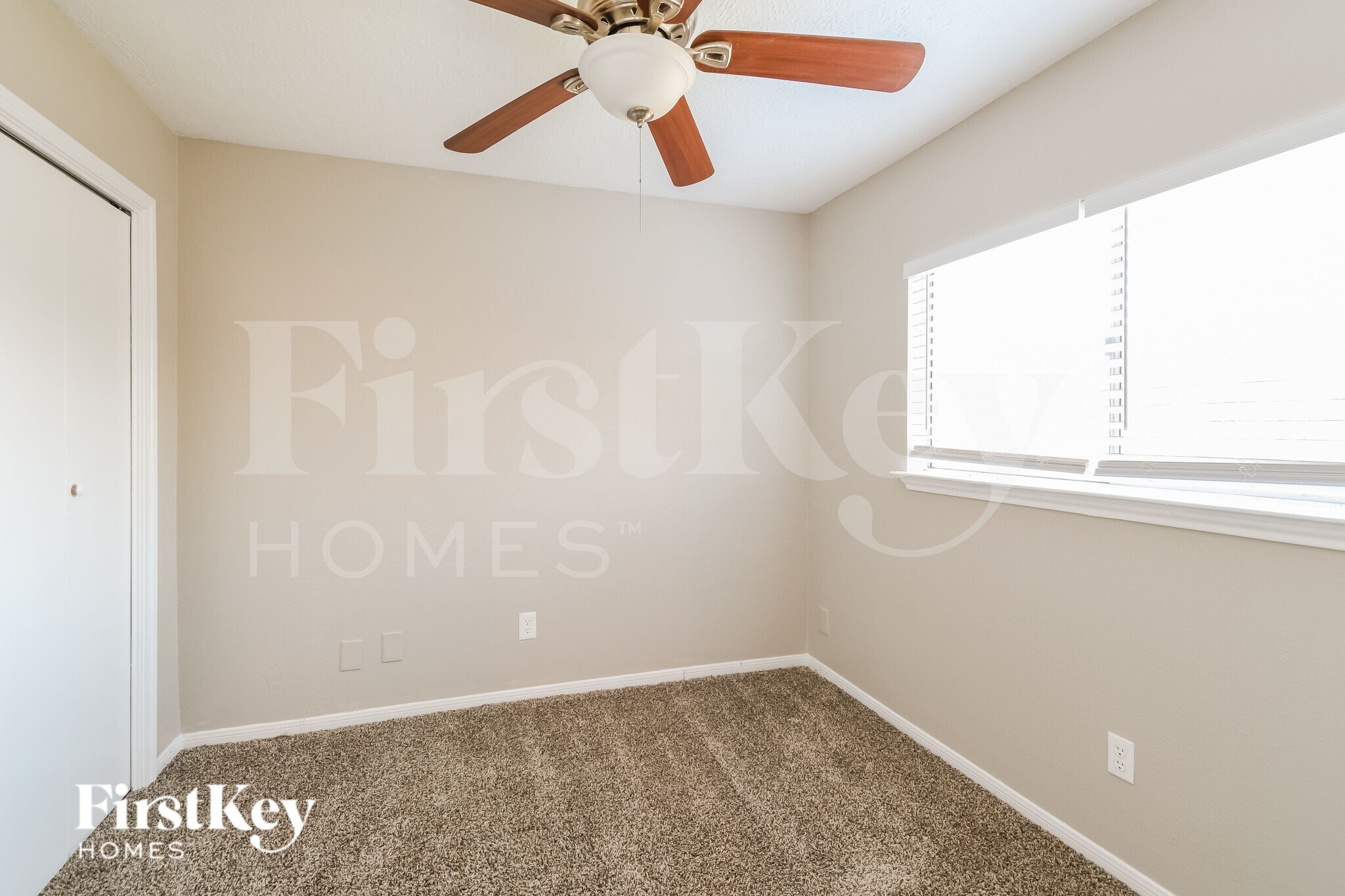 Building Photo - 15915 Vista Del Mar Dr