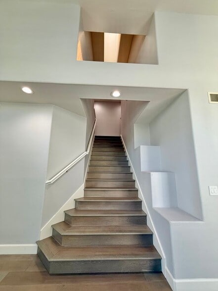 Building Photo - 4238 Diavila Ave