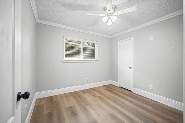 Building Photo - 24211 Landing Way Dr